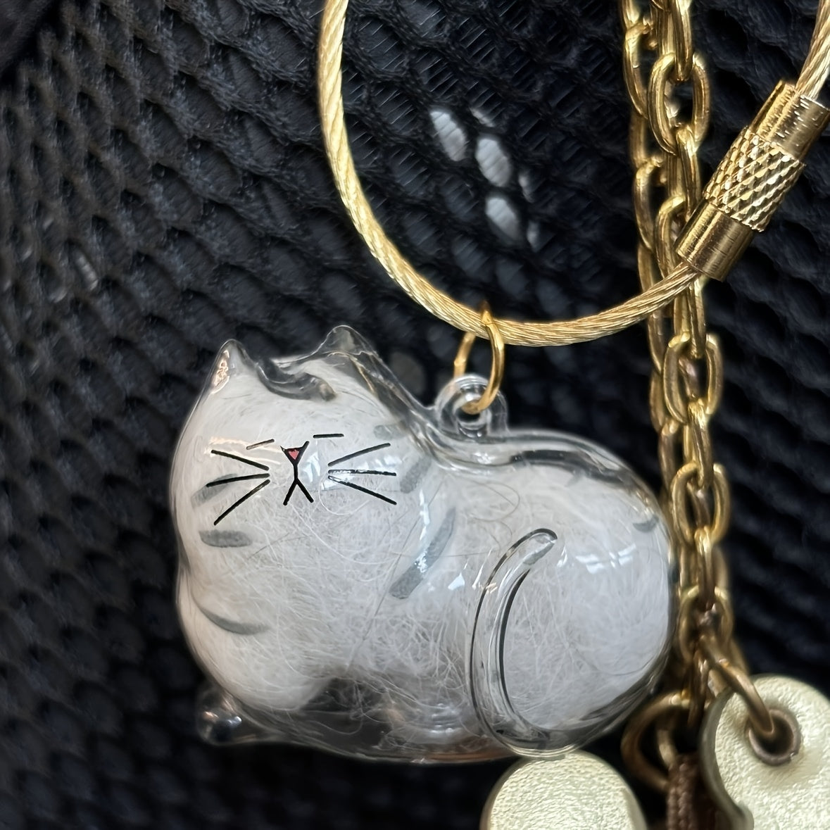 6 Lie Flat Cat/Upright Hair Collector Keychains